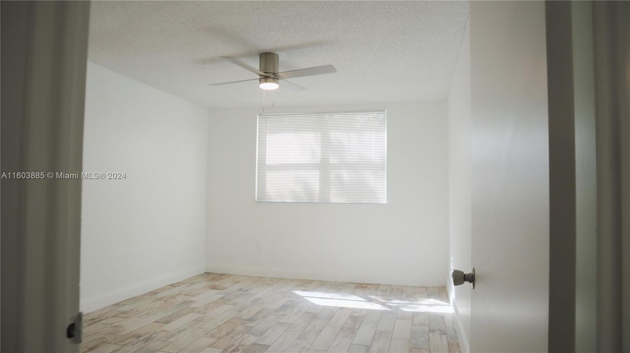 Active With Contract: $2,150 (1 beds, 1 baths, 810 Square Feet)