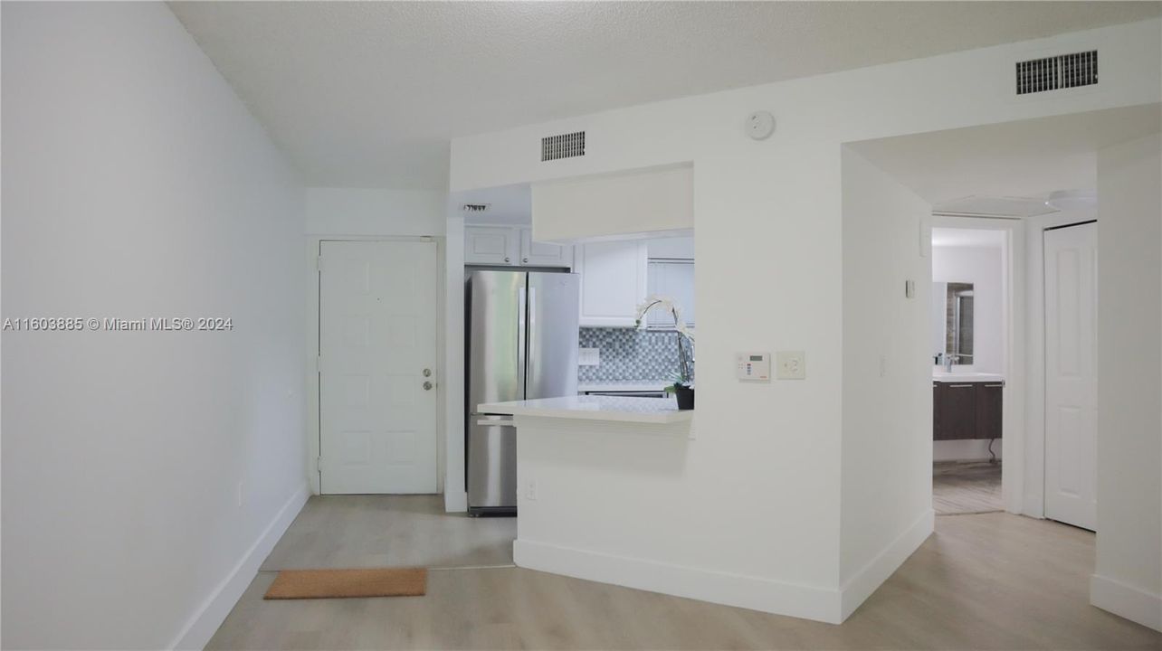 Active With Contract: $2,150 (1 beds, 1 baths, 810 Square Feet)