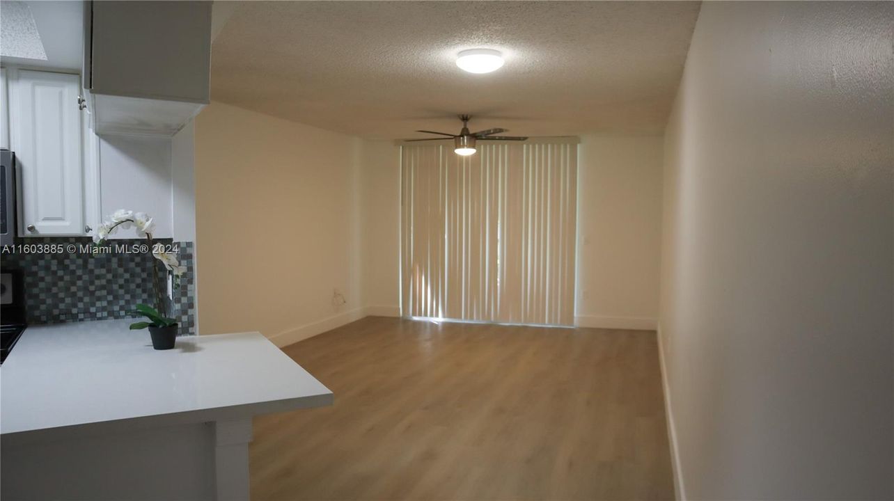 Active With Contract: $2,150 (1 beds, 1 baths, 810 Square Feet)