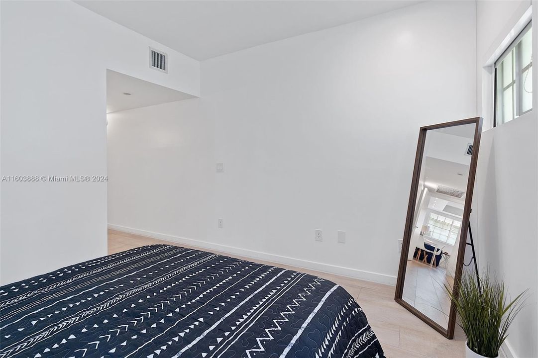 For Sale: $275,000 (1 beds, 1 baths, 454 Square Feet)