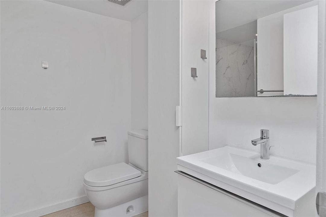 For Sale: $275,000 (1 beds, 1 baths, 454 Square Feet)