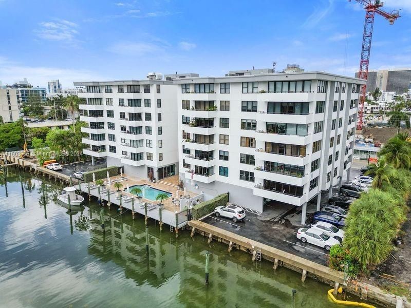 For Sale: $1,050,000 (2 beds, 2 baths, 1740 Square Feet)