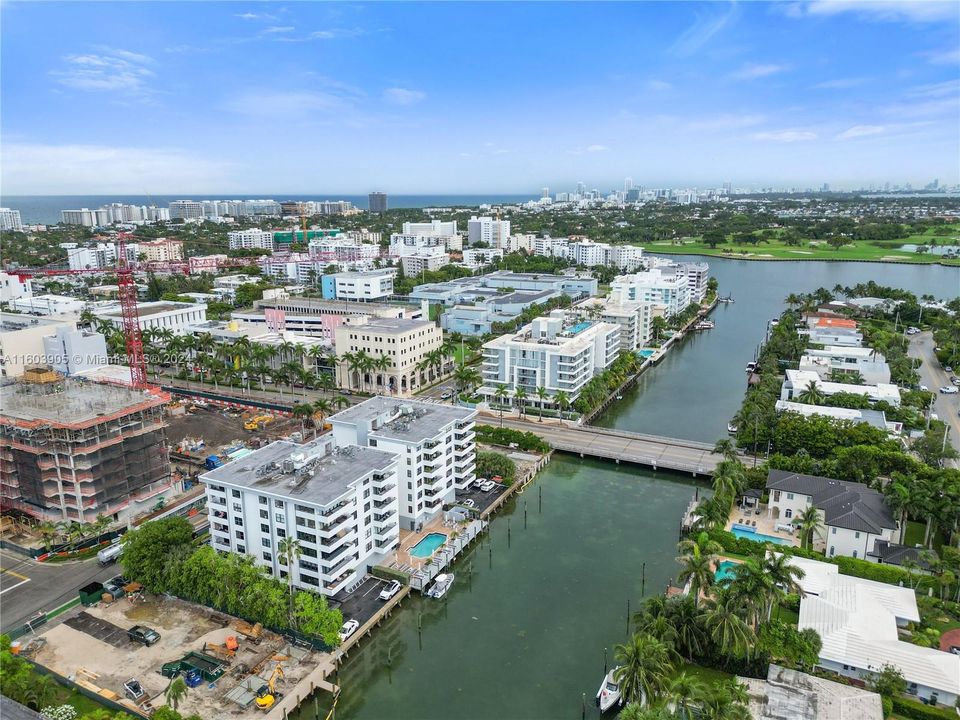 For Sale: $1,050,000 (2 beds, 2 baths, 1740 Square Feet)