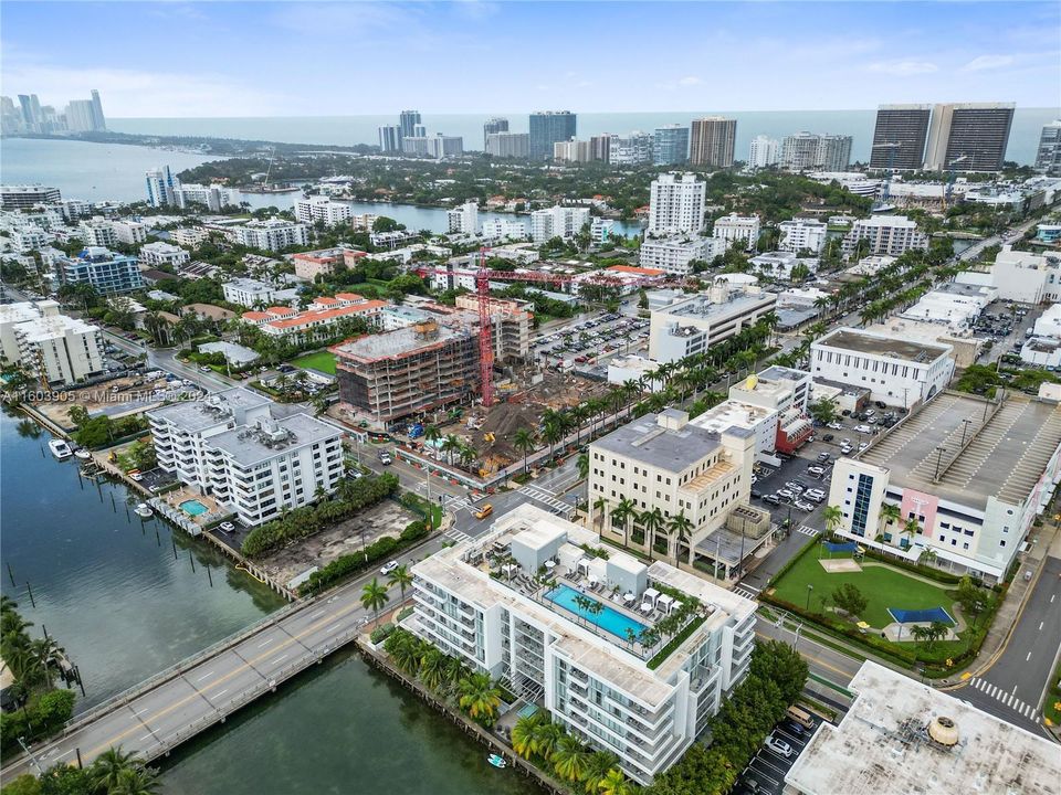 For Sale: $1,050,000 (2 beds, 2 baths, 1740 Square Feet)