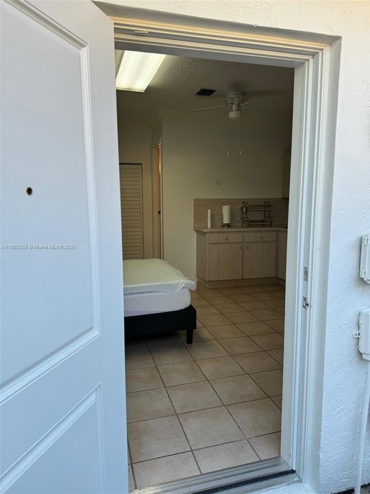For Rent: $1,350 (1 beds, 1 baths, 1786 Square Feet)