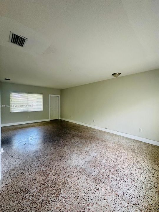 For Rent: $2,500 (1 beds, 1 baths, 1678 Square Feet)