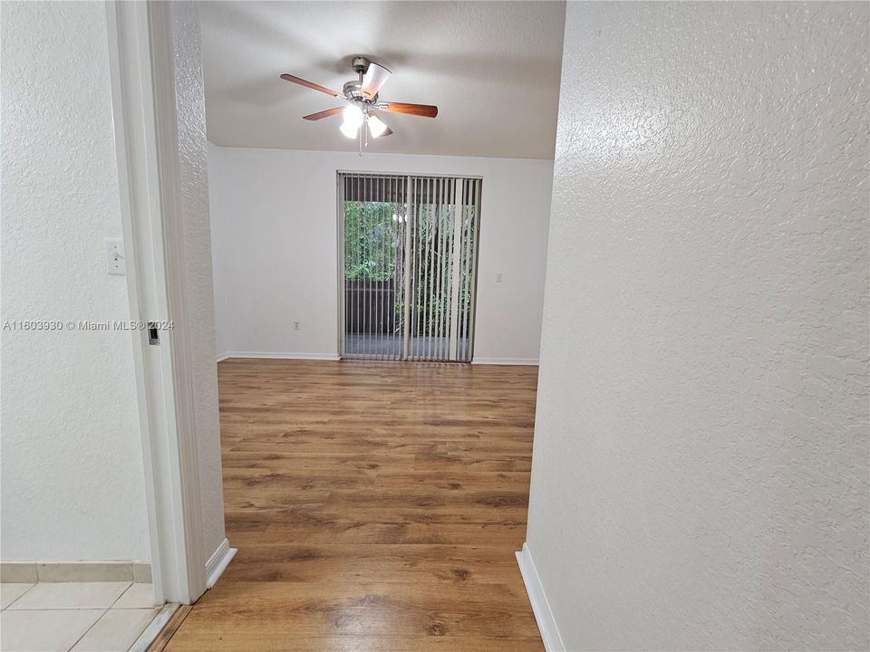 Active With Contract: $1,700 (1 beds, 1 baths, 716 Square Feet)