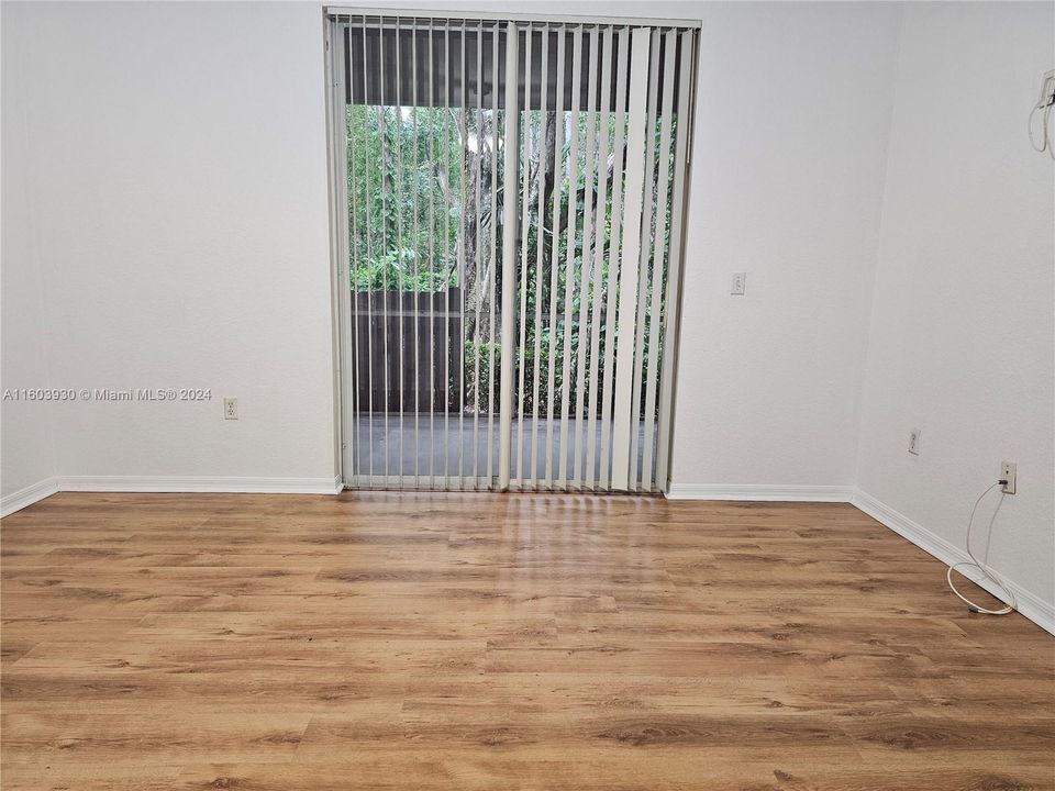 Active With Contract: $1,700 (1 beds, 1 baths, 716 Square Feet)