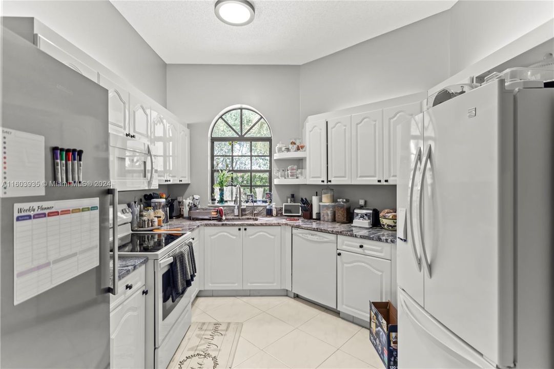 For Sale: $329,500 (3 beds, 2 baths, 1326 Square Feet)