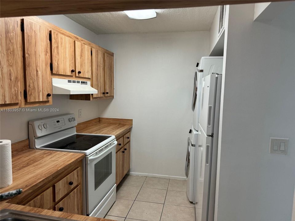 Active With Contract: $2,100 (2 beds, 2 baths, 754 Square Feet)