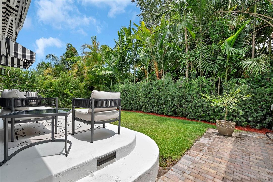 Recently Sold: $1,975,000 (3 beds, 2 baths, 1836 Square Feet)