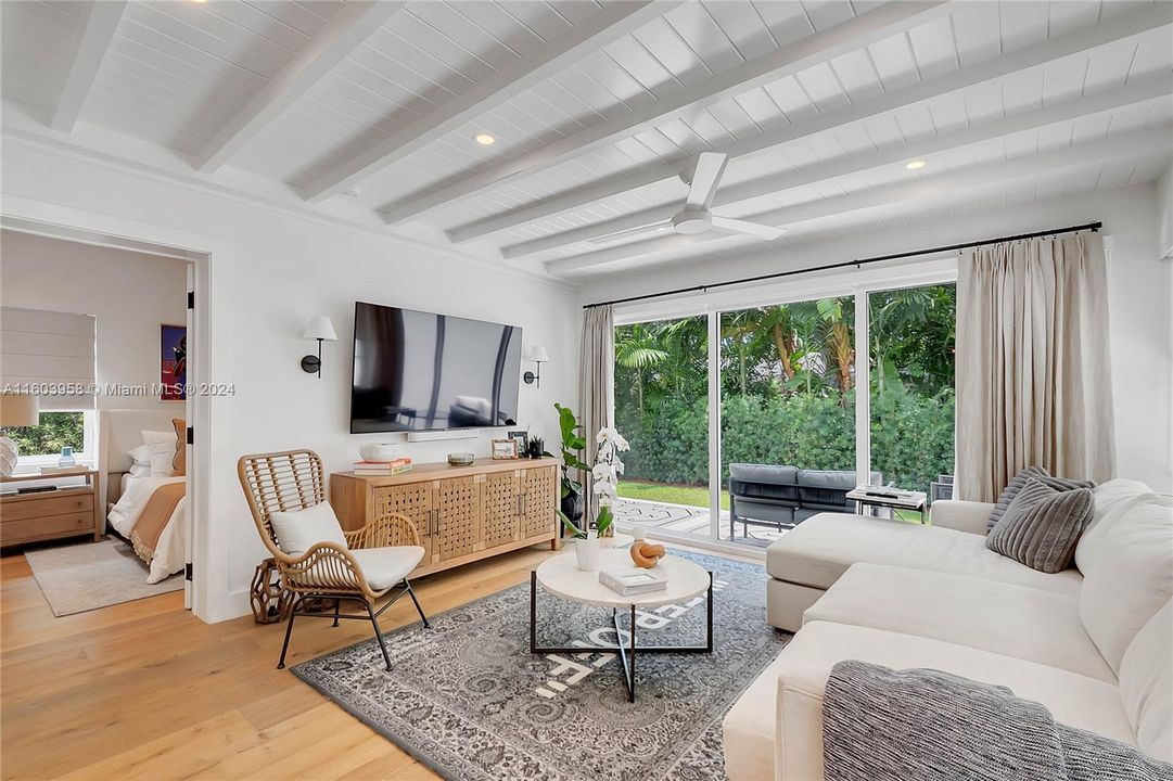 Recently Sold: $1,975,000 (3 beds, 2 baths, 1836 Square Feet)