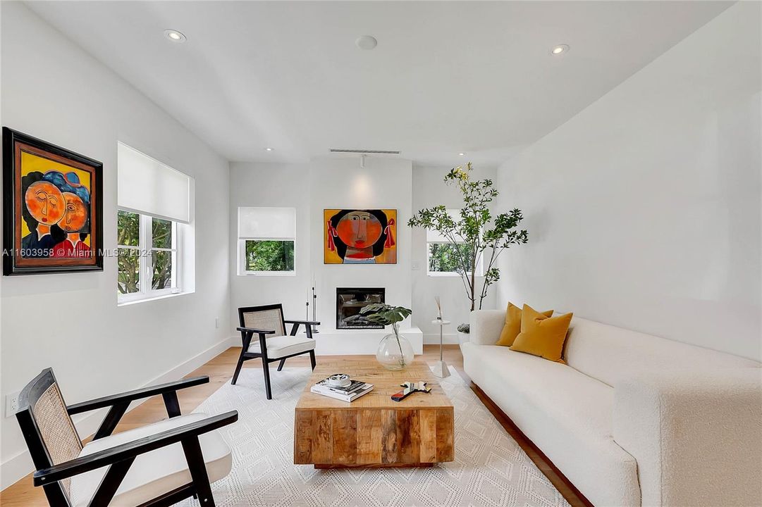 Recently Sold: $1,975,000 (3 beds, 2 baths, 1836 Square Feet)