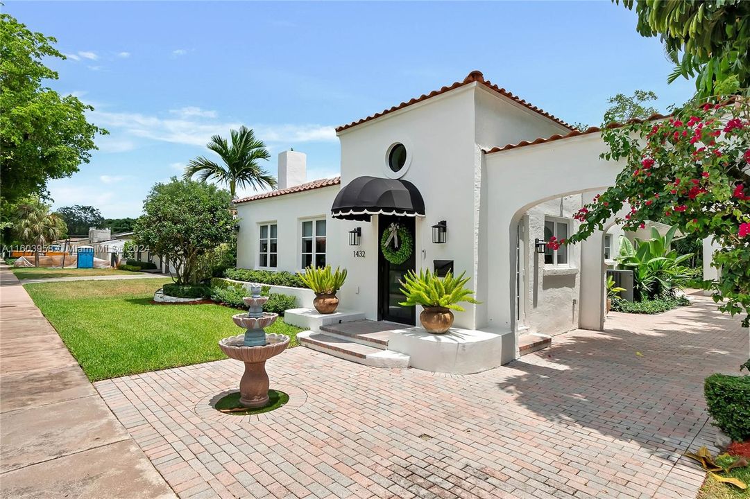 Active With Contract: $1,975,000 (3 beds, 2 baths, 1836 Square Feet)