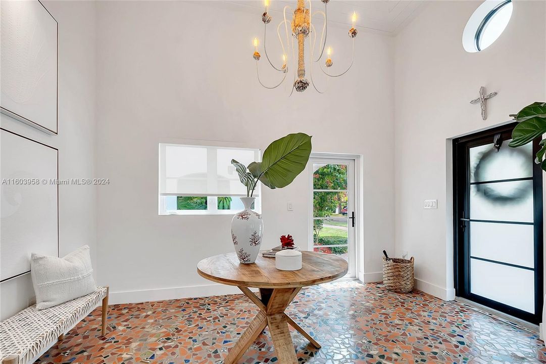 Recently Sold: $1,975,000 (3 beds, 2 baths, 1836 Square Feet)