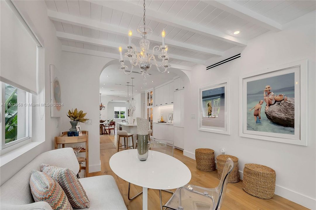 Recently Sold: $1,975,000 (3 beds, 2 baths, 1836 Square Feet)