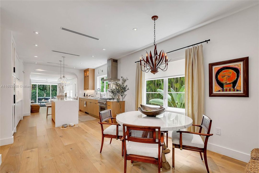 Recently Sold: $1,975,000 (3 beds, 2 baths, 1836 Square Feet)