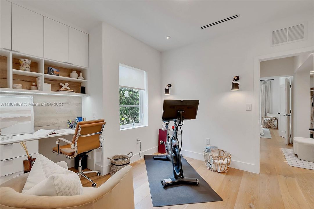 Active With Contract: $1,975,000 (3 beds, 2 baths, 1836 Square Feet)