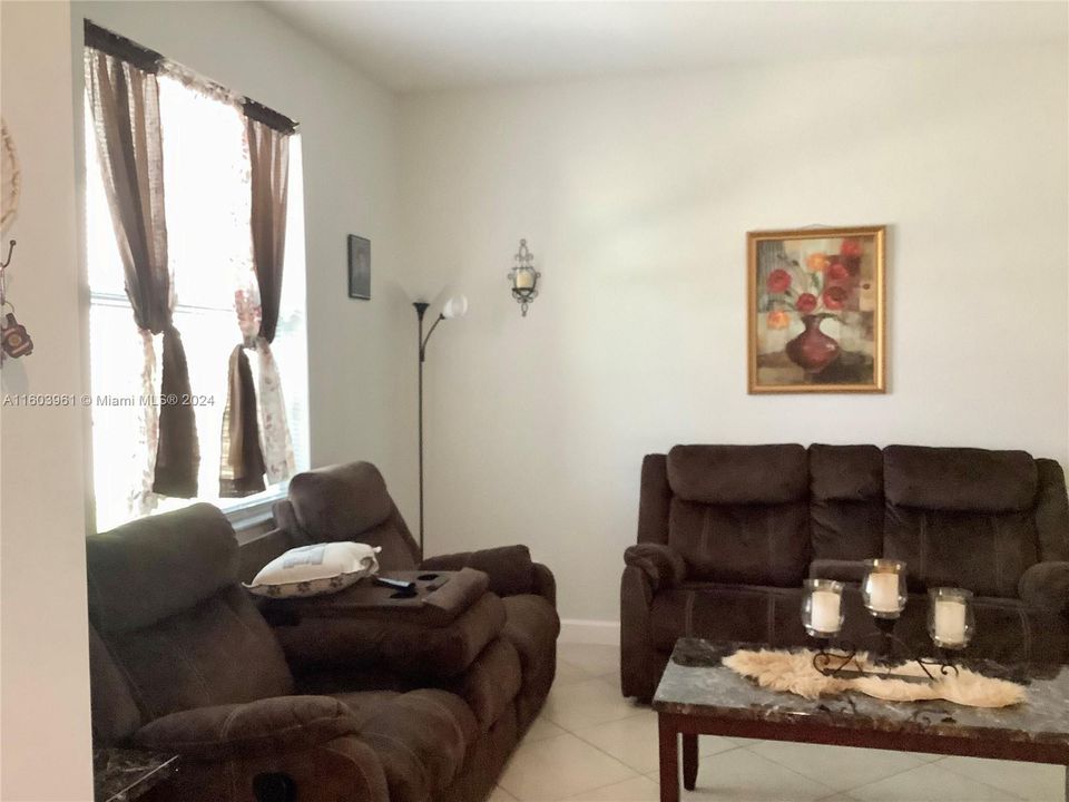 For Sale: $365,000 (2 beds, 2 baths, 1422 Square Feet)