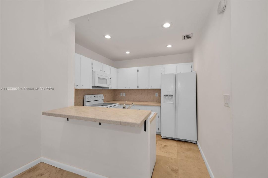 For Sale: $780,000 (2 beds, 2 baths, 1106 Square Feet)