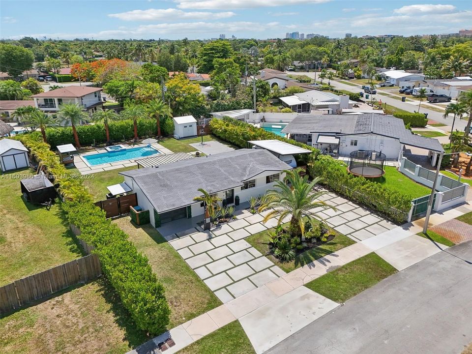 For Sale: $840,000 (3 beds, 2 baths, 1012 Square Feet)