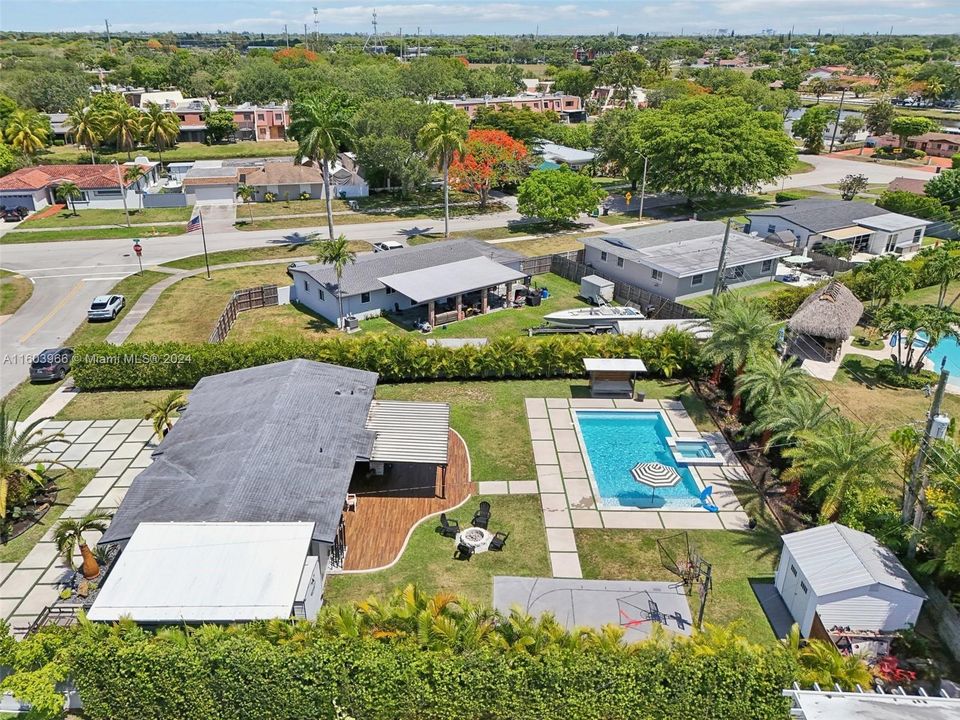 For Sale: $840,000 (3 beds, 2 baths, 1012 Square Feet)