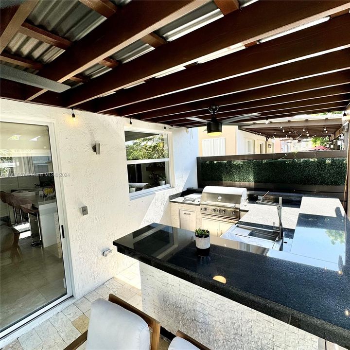 En Venta: $939,999 (4 camas, 2 baños, 2650 Pies cuadrados)