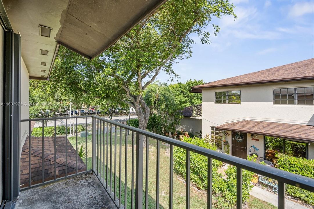 Active With Contract: $389,900 (2 beds, 2 baths, 1351 Square Feet)