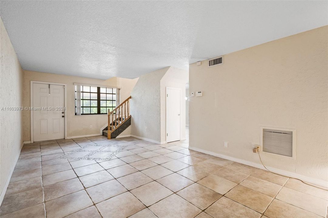 Active With Contract: $389,900 (2 beds, 2 baths, 1351 Square Feet)