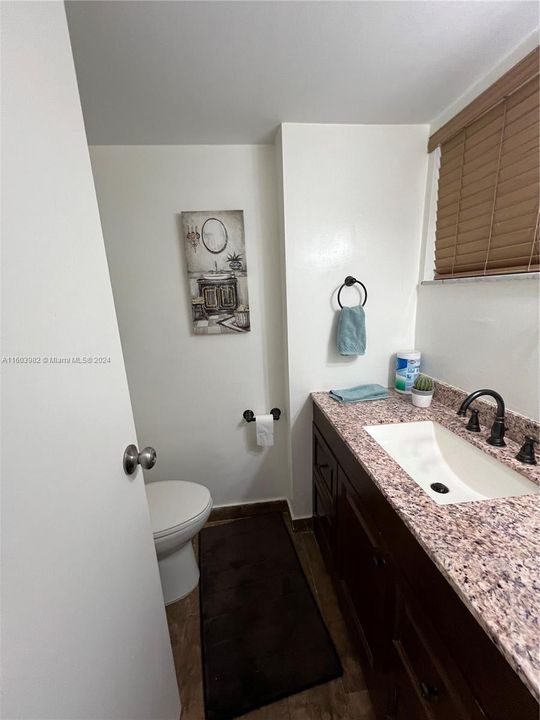 For Sale: $154,000 (1 beds, 1 baths, 770 Square Feet)