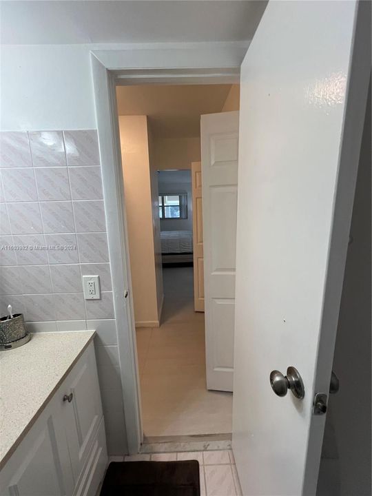 For Sale: $154,000 (1 beds, 1 baths, 770 Square Feet)