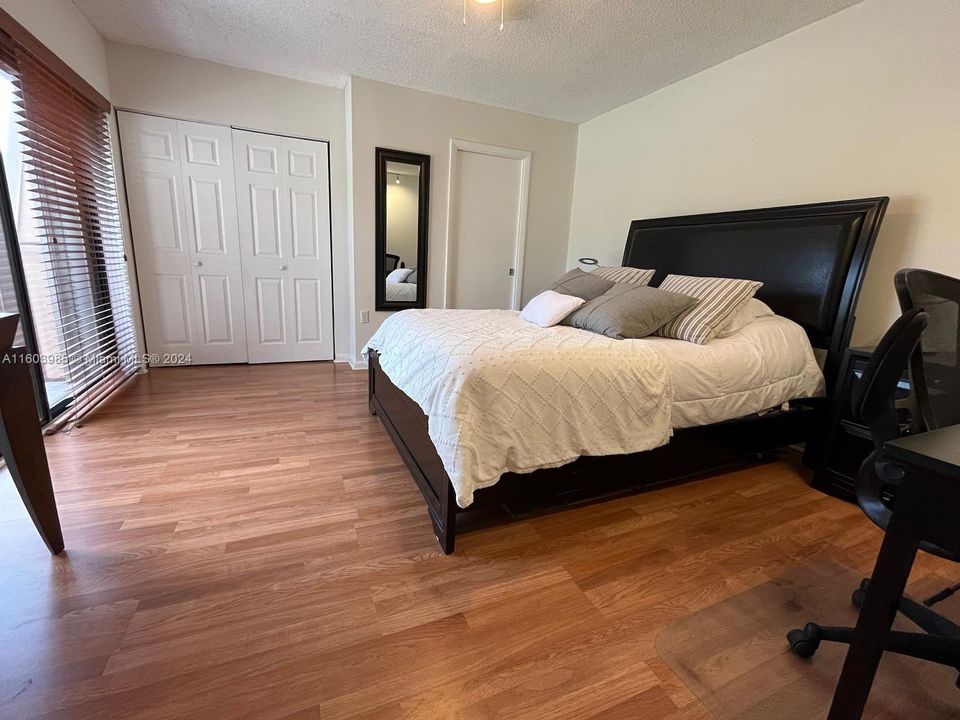 For Sale: $318,000 (2 beds, 2 baths, 1236 Square Feet)