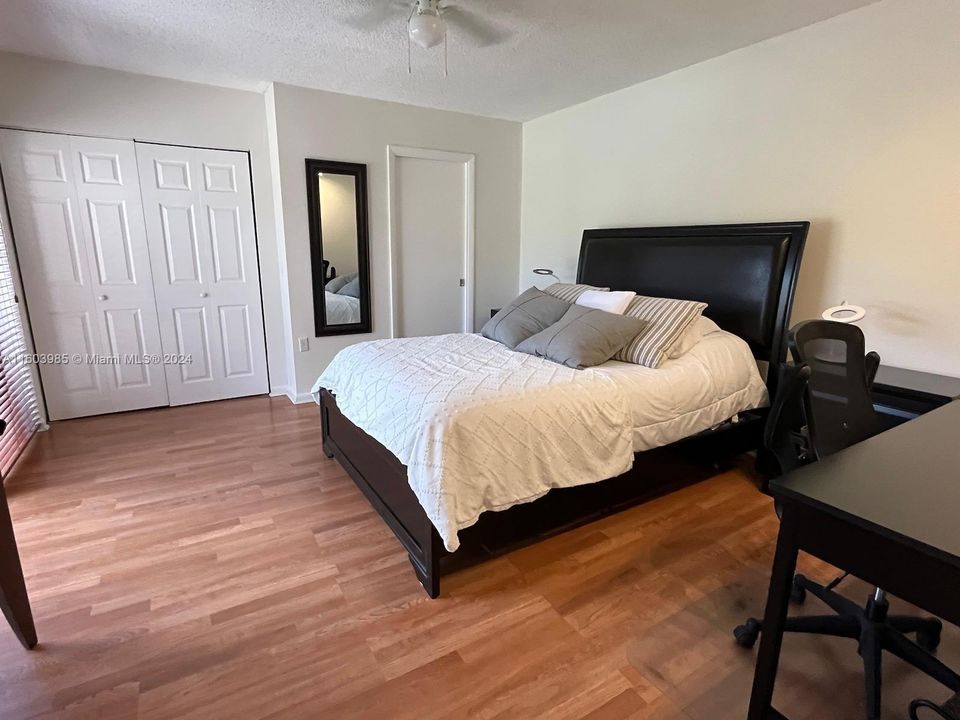 For Sale: $318,000 (2 beds, 2 baths, 1236 Square Feet)