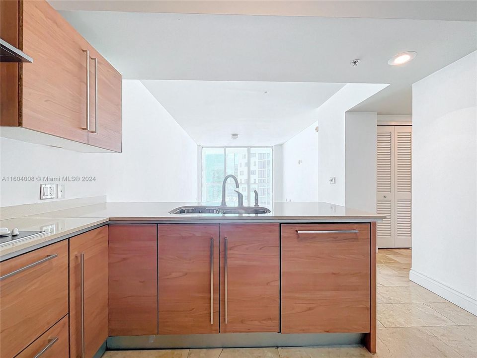 For Sale: $460,000 (1 beds, 1 baths, 820 Square Feet)