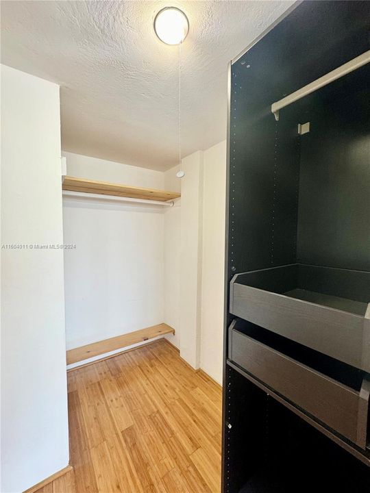 Active With Contract: $1,690 (1 beds, 1 baths, 746 Square Feet)