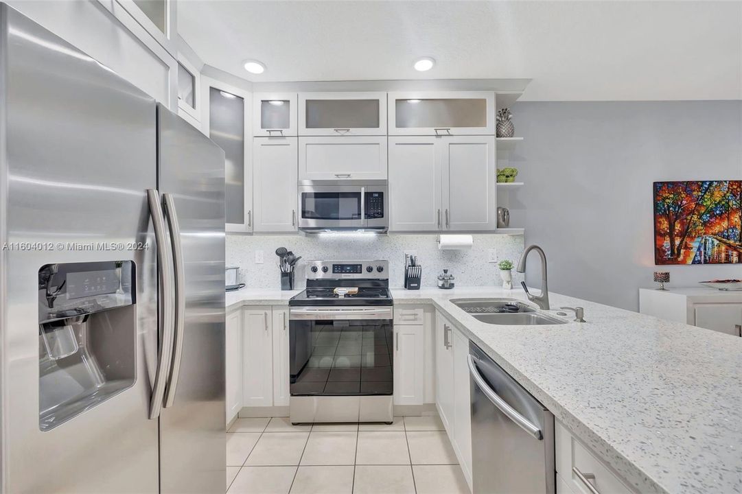 Active With Contract: $3,000 (3 beds, 2 baths, 1672 Square Feet)