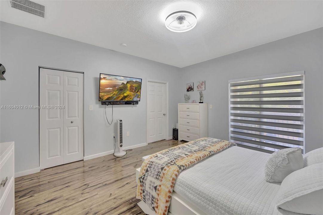 Active With Contract: $3,000 (3 beds, 2 baths, 1672 Square Feet)