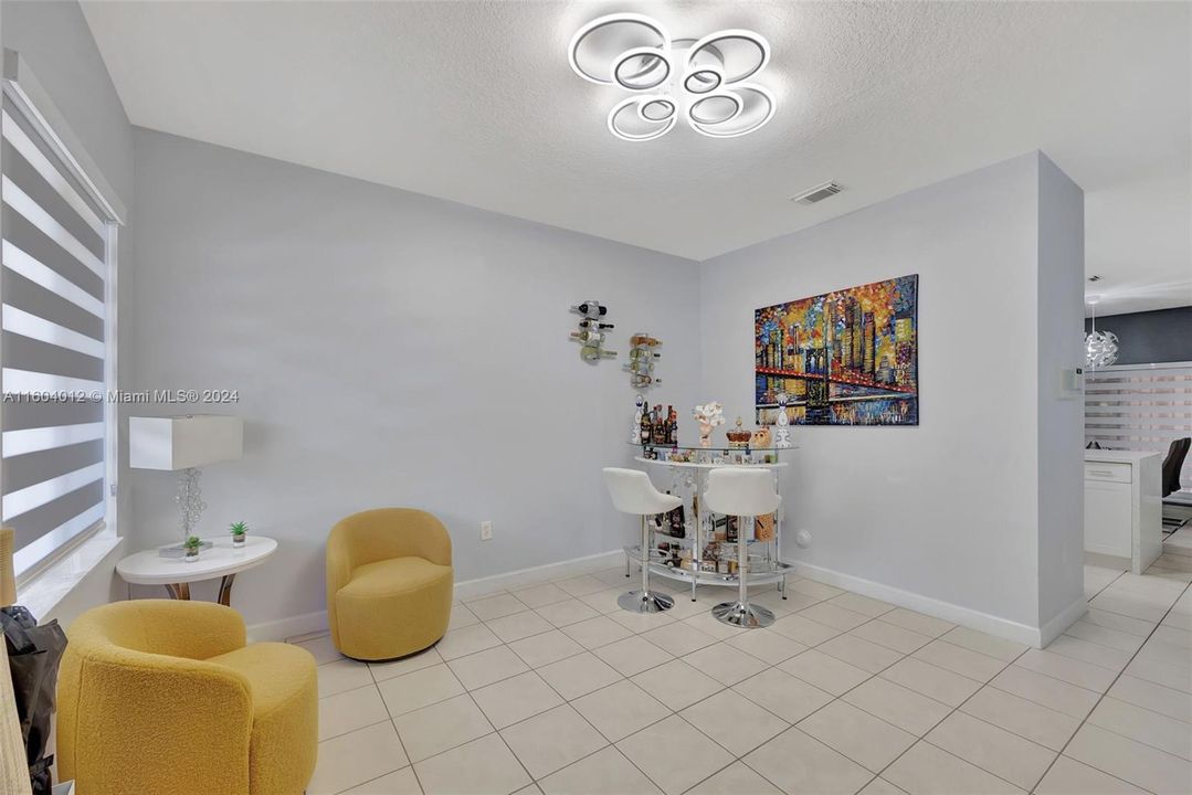 Active With Contract: $3,000 (3 beds, 2 baths, 1672 Square Feet)