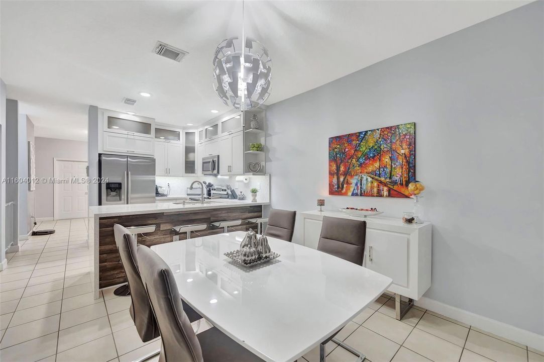 Active With Contract: $3,000 (3 beds, 2 baths, 1672 Square Feet)