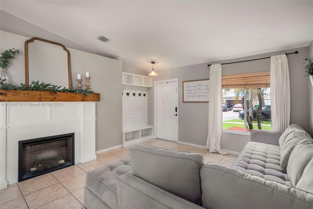 For Sale: $625,000 (3 beds, 2 baths, 1535 Square Feet)