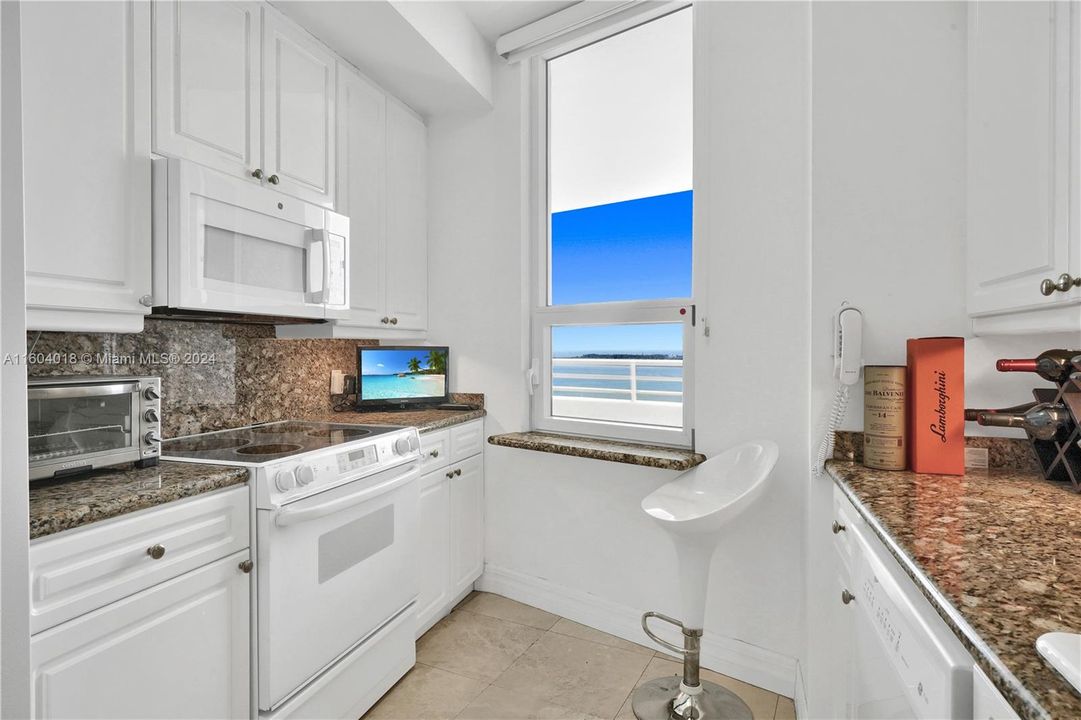 For Sale: $1,100,000 (2 beds, 2 baths, 1317 Square Feet)