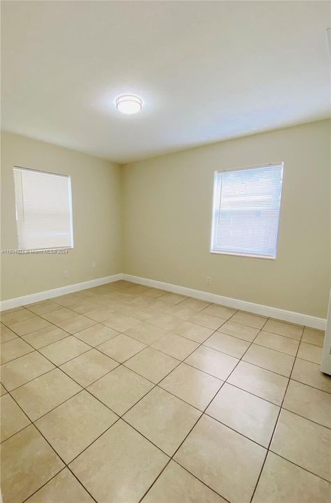 For Rent: $2,100 (2 beds, 1 baths, 866 Square Feet)