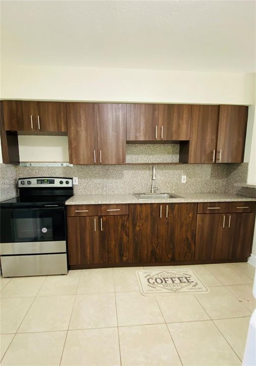 For Rent: $2,100 (2 beds, 1 baths, 866 Square Feet)