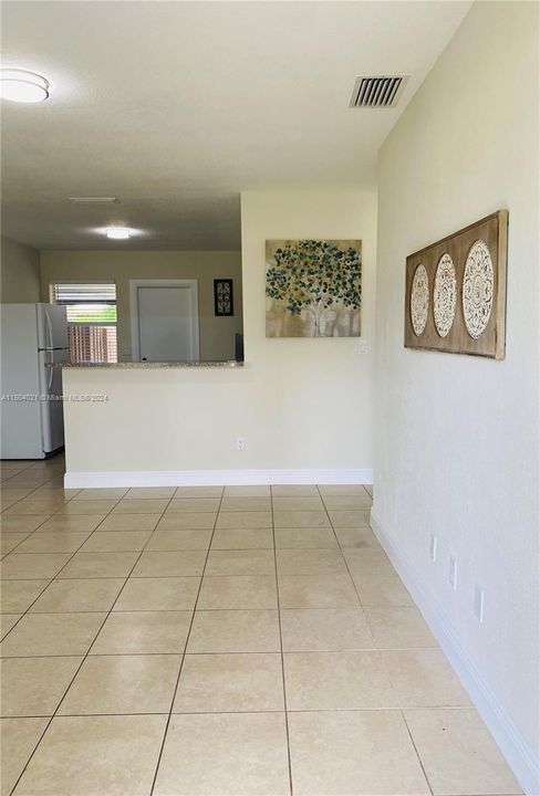 For Rent: $2,100 (2 beds, 1 baths, 866 Square Feet)