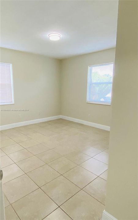 For Rent: $2,100 (2 beds, 1 baths, 866 Square Feet)