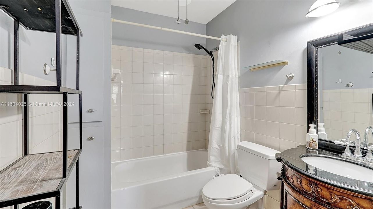 For Sale: $265,999 (2 beds, 2 baths, 1100 Square Feet)