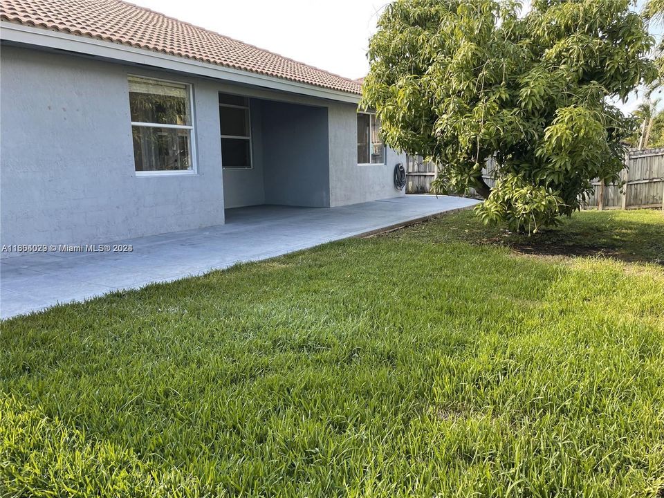 For Sale: $740,000 (3 beds, 2 baths, 1941 Square Feet)