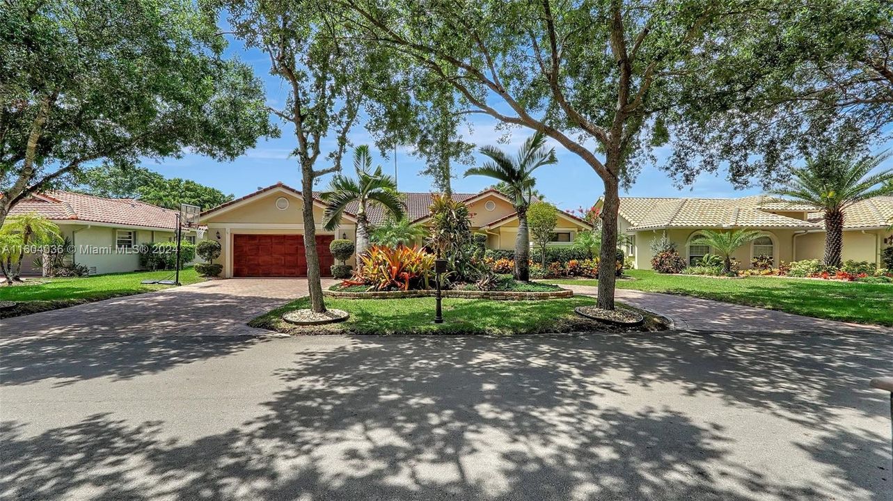 Recently Sold: $910,000 (5 beds, 2 baths, 2618 Square Feet)