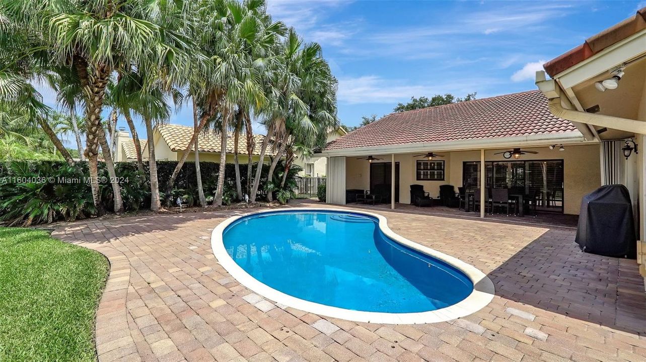 Recently Sold: $910,000 (5 beds, 2 baths, 2618 Square Feet)