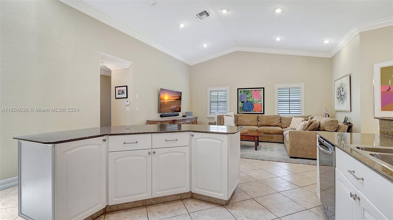 Recently Sold: $910,000 (5 beds, 2 baths, 2618 Square Feet)